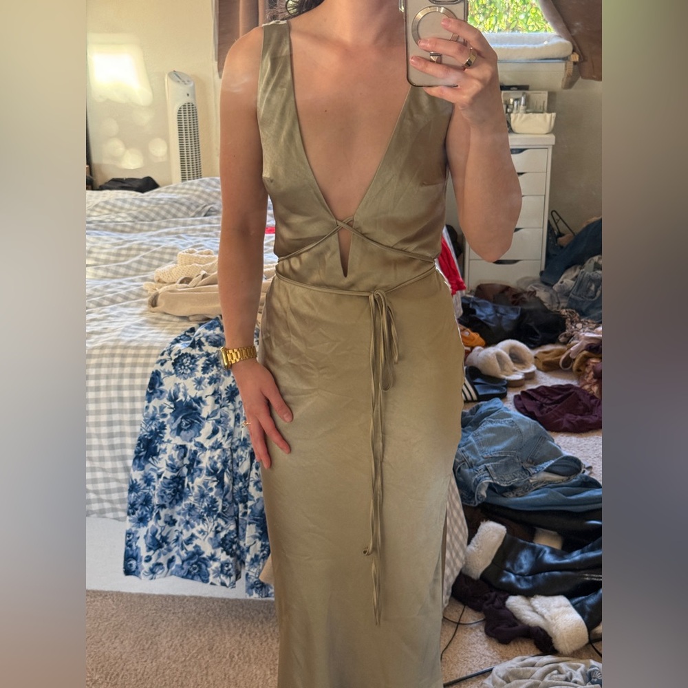 Meshki Elouise Tie Around Satin Midi Dress - Picture 4 of 6